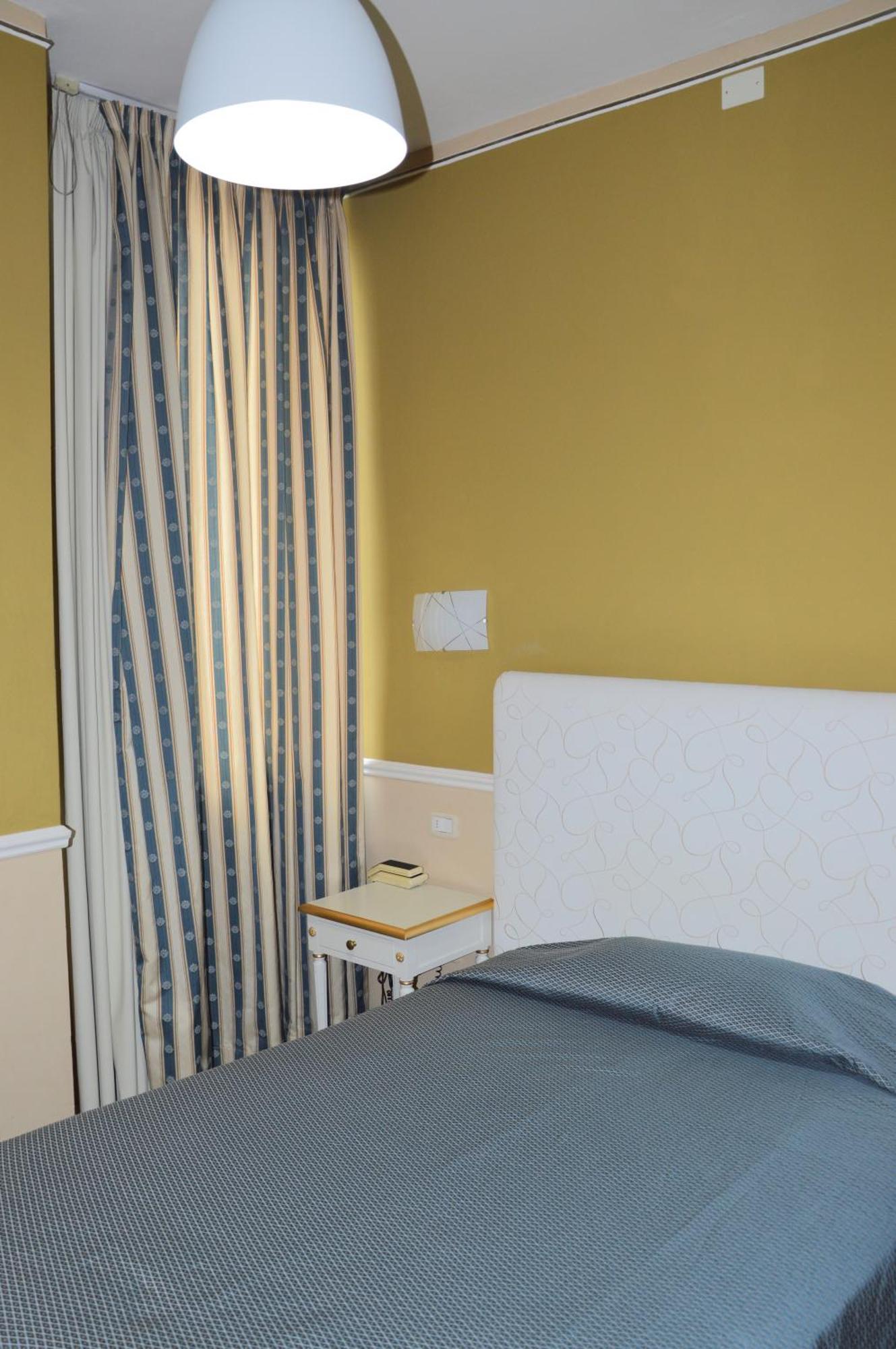 Nouvel Hotel Des Bains Pesaro Værelse billede