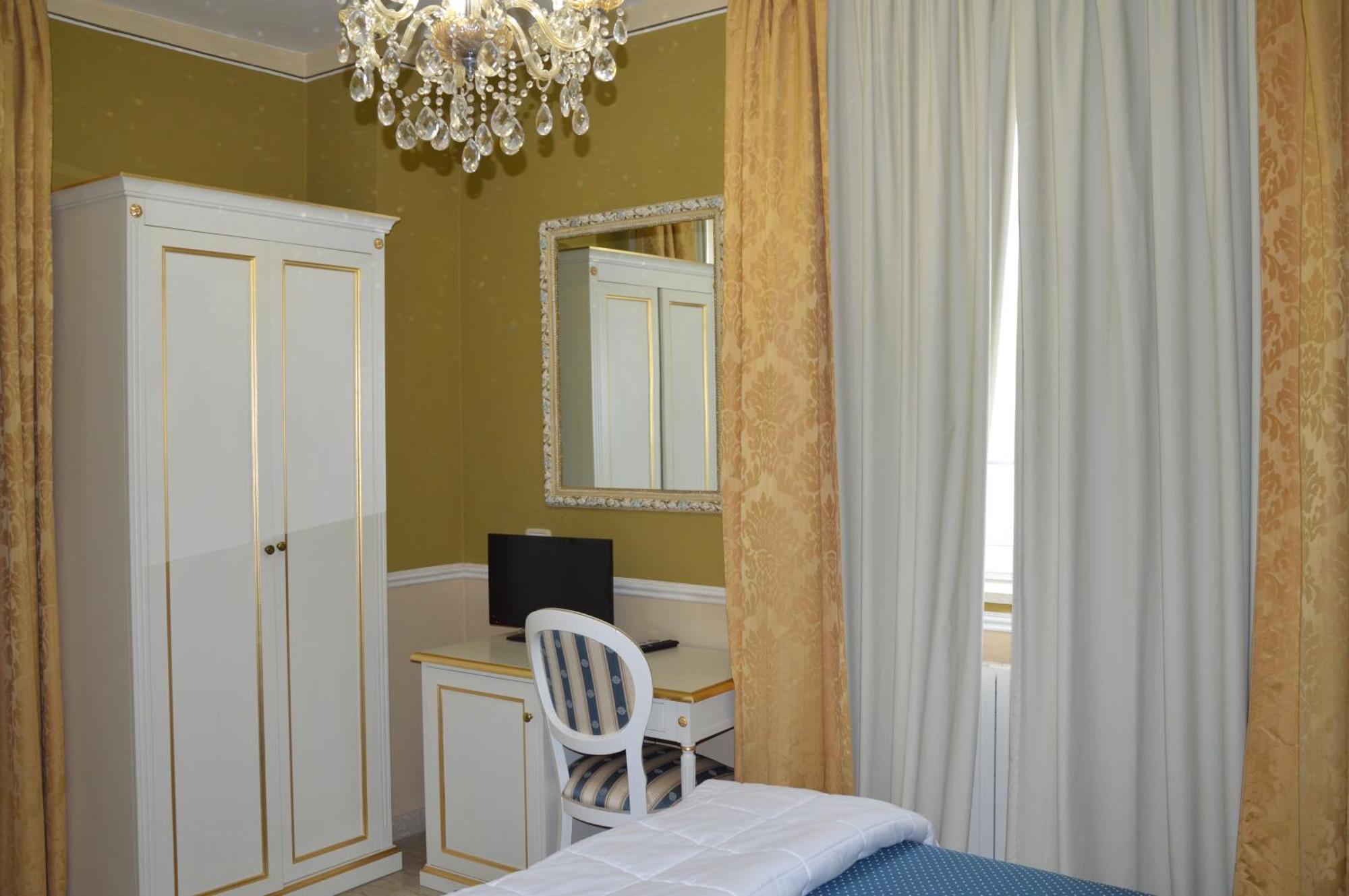 Nouvel Hotel Des Bains Pesaro Værelse billede