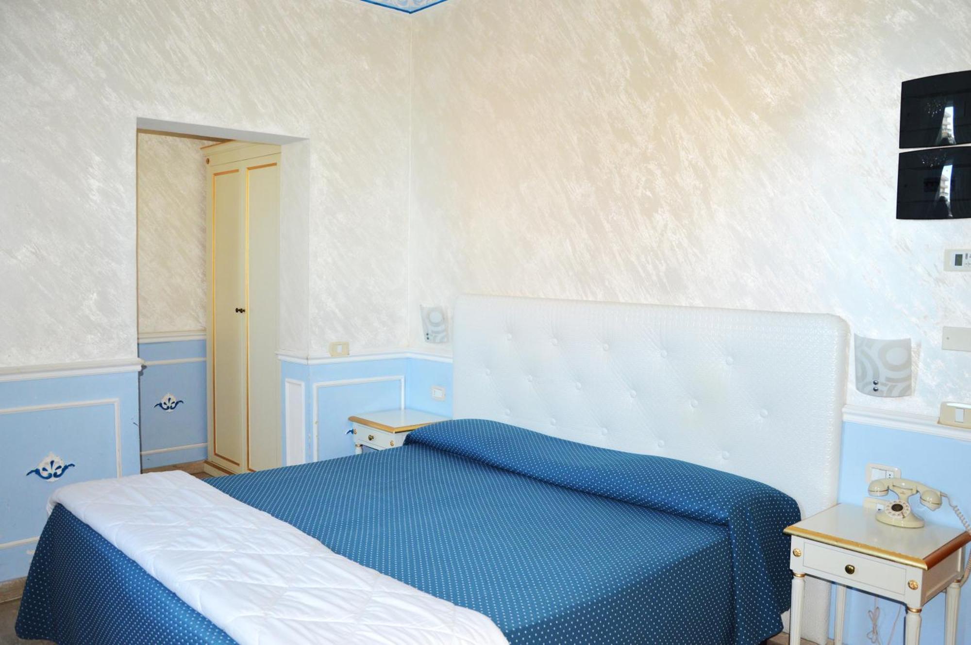 Nouvel Hotel Des Bains Pesaro Værelse billede