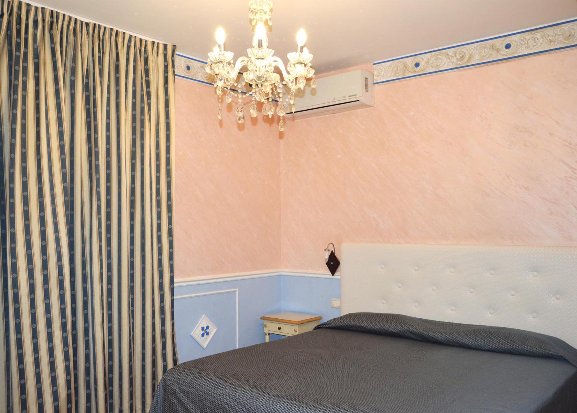 Nouvel Hotel Des Bains Pesaro Værelse billede